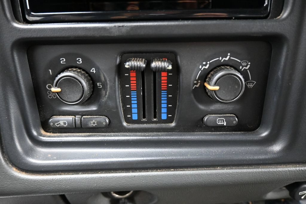 Used 2005 Chevrolet Silverado 2500 LS AWD/4WD image 17