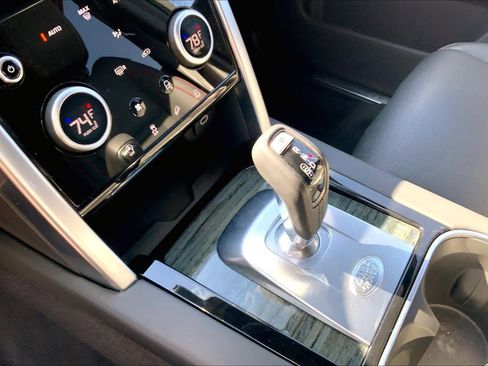 Used 2022 Land Rover Discovery Sport SE R-Dynamic image 16