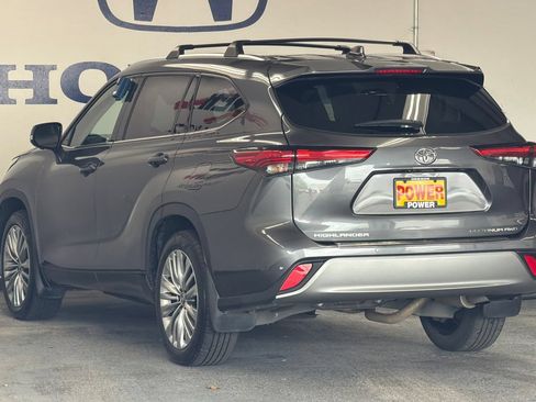 Used 2023 Toyota Highlander Platinum AWD/4WD image 5