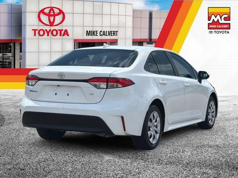 Used 2024 Toyota Corolla LE FWD image 5