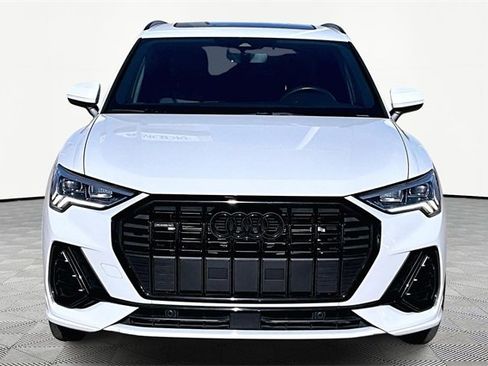 Used 2024 Audi Q3 2.0T Premium Plus w/ Premium Plus Package image 3