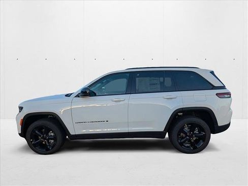 New 2025 Jeep Grand Cherokee Limited w/ Black Appearance Package image 5