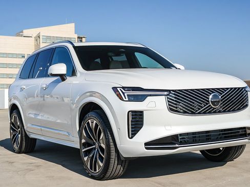 New 2026 Volvo XC90 B6 Ultra image 3