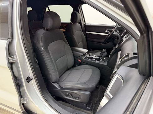 Used 2017 Ford Explorer XLT w/ Equipment Group 201A image 12