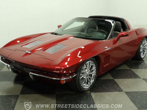 Used 2005 Chevrolet Corvette Coupe w/ Preferred Equipment Group RWD image 18