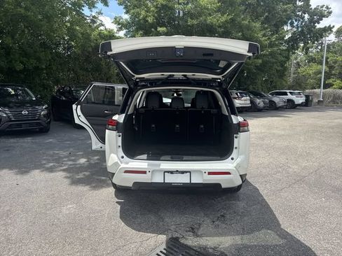 Used 2022 Nissan Pathfinder SL AWD/4WD image 13