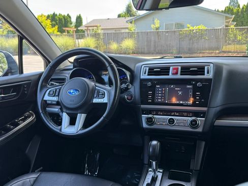 Used 2017 Subaru Outback 2.5i Limited AWD/4WD image 3