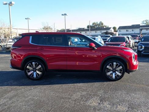 New 2026 Mitsubishi Outlander SE image 5