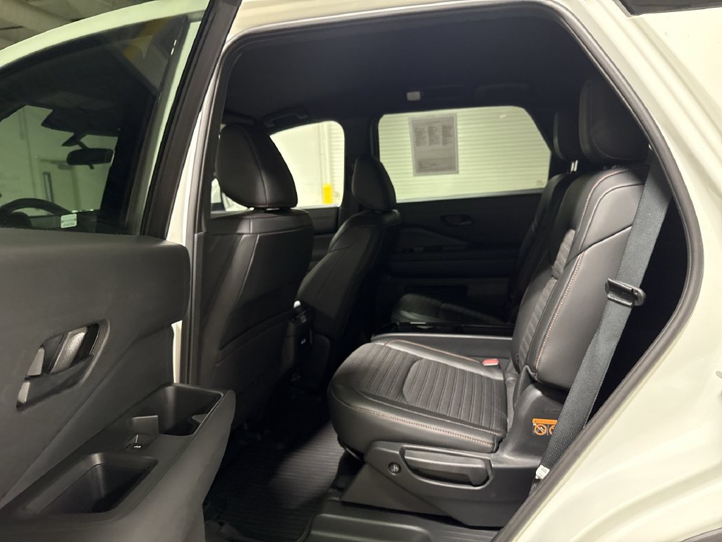 Used 2025 Nissan Pathfinder Rock Creek AWD/4WD image 22