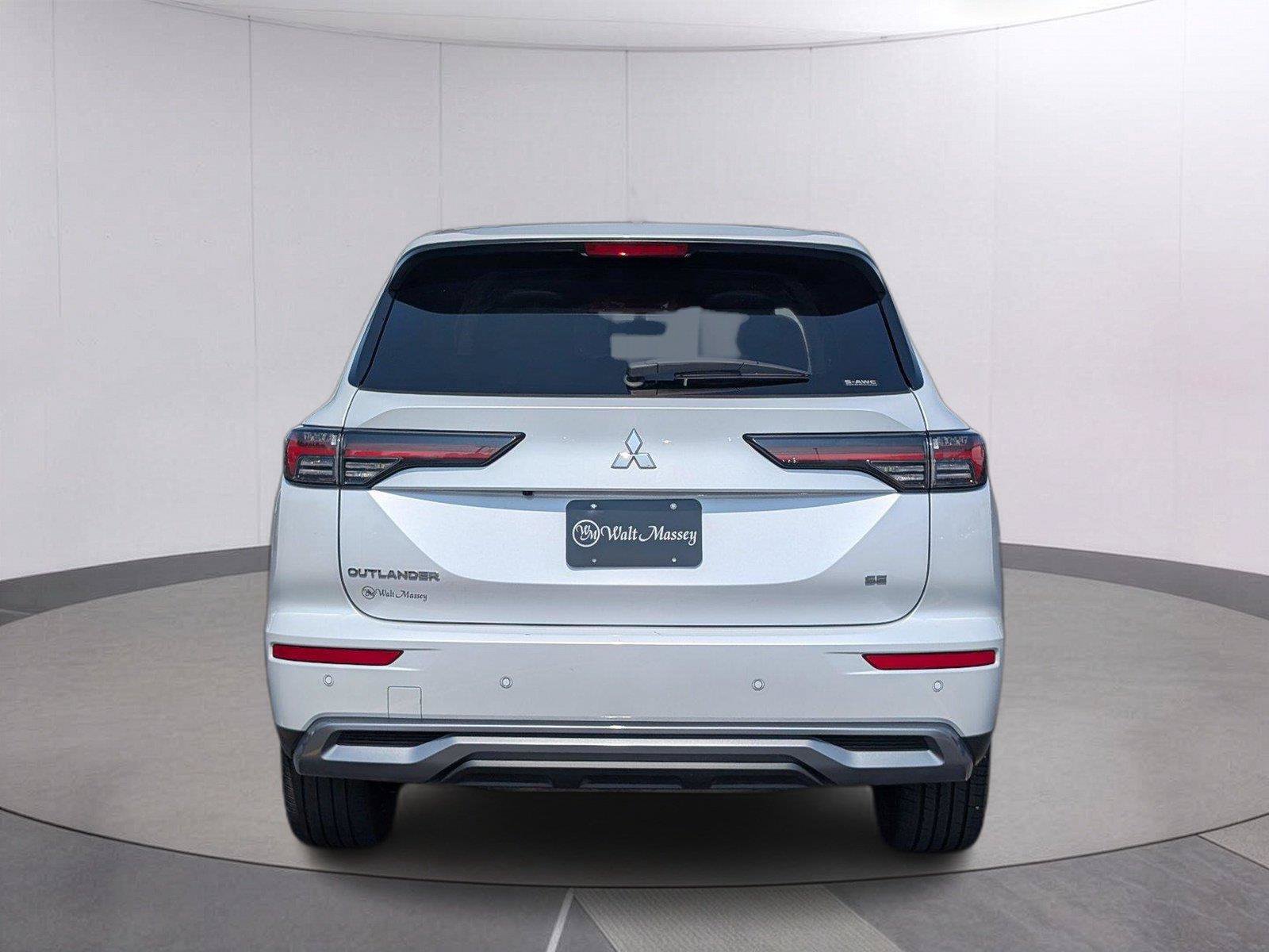 Used 2025 Mitsubishi Outlander SE AWD/4WD image 4