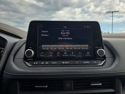 Used 2023 Nissan Rogue SV FWD image 8