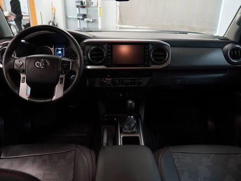 Used 2022 Toyota Tacoma SR5 AWD/4WD image 9