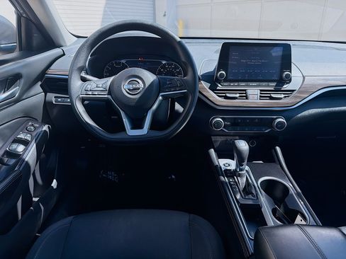 Used 2023 Nissan Altima 2.5 SV FWD image 19