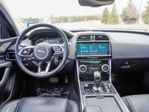 Used 2020 Jaguar XE S image 11