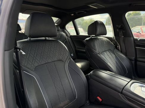 Used 2018 BMW 750i RWD image 26