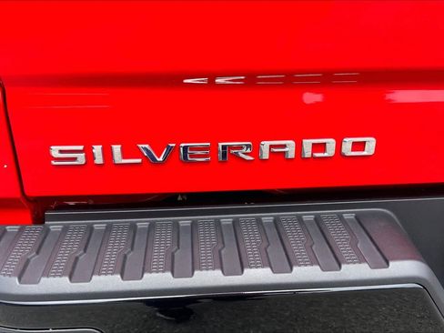 Used 2021 Chevrolet Silverado 1500 LT Trail Boss w/ Convenience Package II AWD/4WD image 9