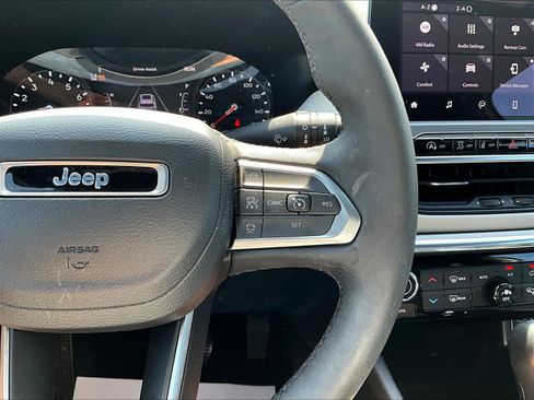 Used 2023 Jeep Compass Limited AWD/4WD image 12