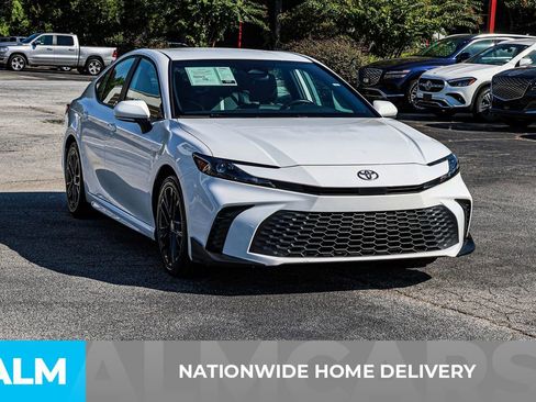 Used 2025 Toyota Camry SE image 5