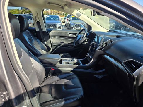 Used 2022 Ford Edge Titanium image 11