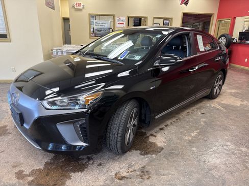 Used 2019 Hyundai Ioniq Limited FWD image 4