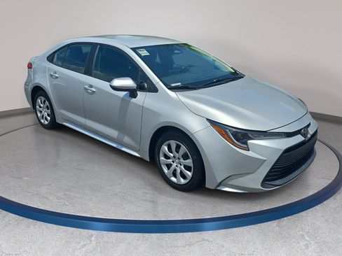 Used 2024 Toyota Corolla LE FWD image 3