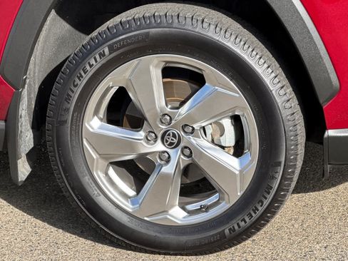 Used 2021 Toyota RAV4 Limited AWD/4WD image 18