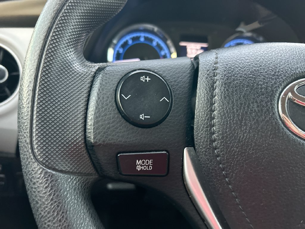 Used 2018 Toyota Corolla LE FWD image 15
