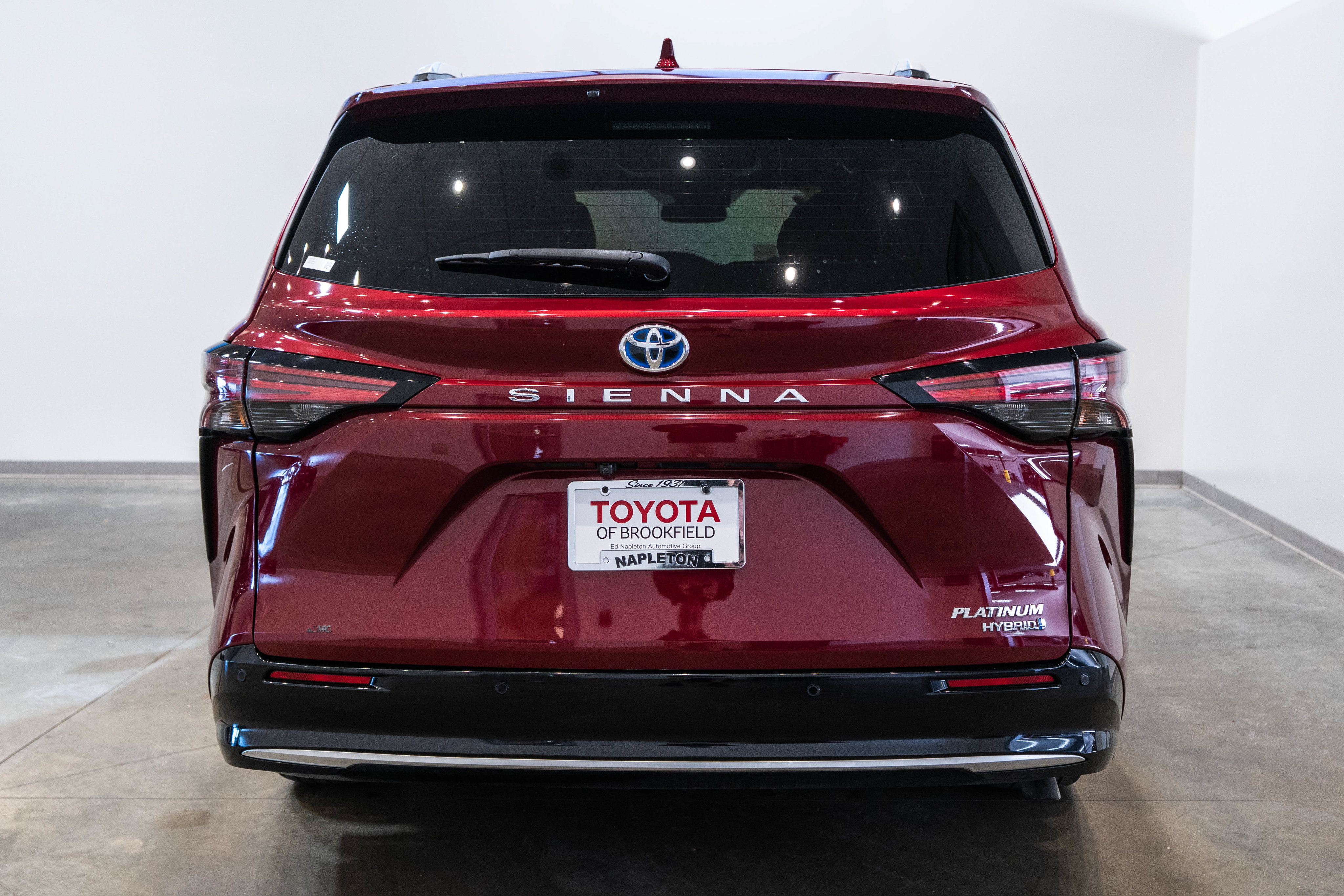 Used 2023 Toyota Sienna Platinum FWD image 8