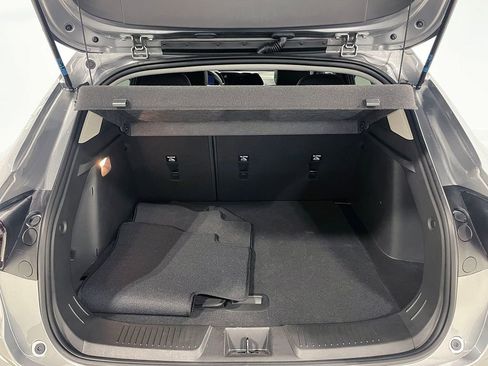 Used 2025 Chevrolet Trax LT w/ LT Convenience Package image 5