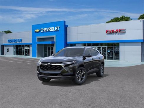 New 2026 Chevrolet Trax LT w/ Driver Confidence Package image 8