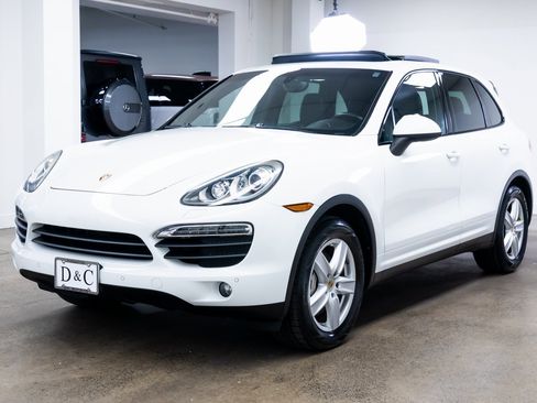 Used 2013 Porsche Cayenne S image 3
