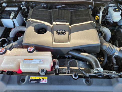 Used 2022 Toyota Tundra Platinum RWD image 39