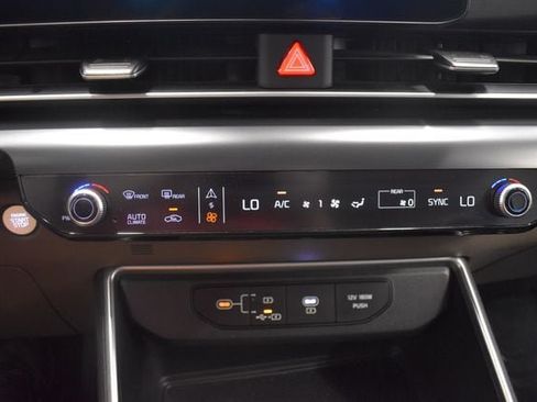Used 2026 Kia Carnival FWD image 28