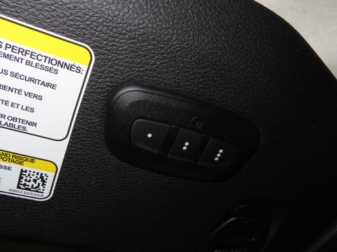 Used 2025 Jeep Gladiator Sport image 59