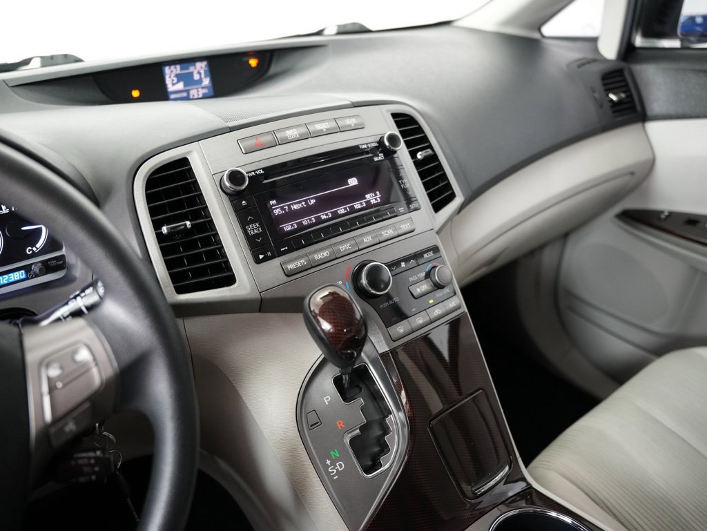 Used 2012 Toyota Venza LE FWD image 18