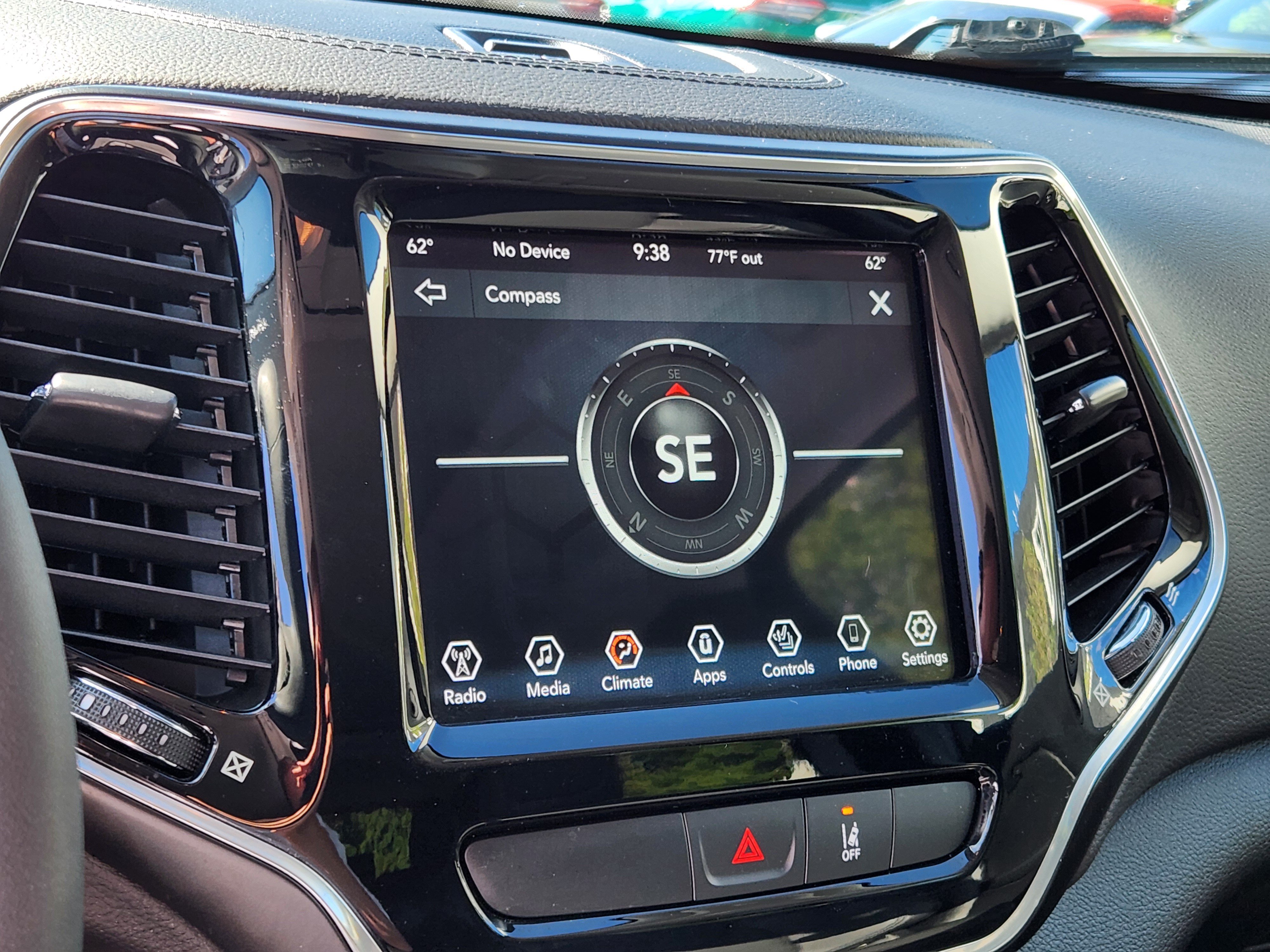 Used 2022 Jeep Cherokee Limited w/ Mopar Interior Package AWD/4WD image 21