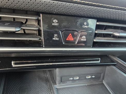 Used 2024 Volkswagen Atlas SE image 21