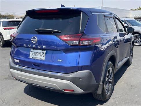 Used 2023 Nissan Rogue SV image 3