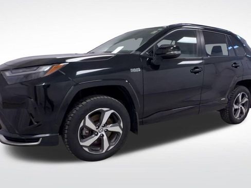 Used 2023 Toyota RAV4 SE w/ Weather & Moonroof Package image 4