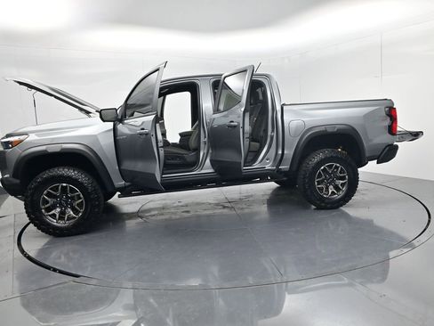 Used 2024 Chevrolet Colorado ZR2 w/ Technology Package AWD/4WD image 78
