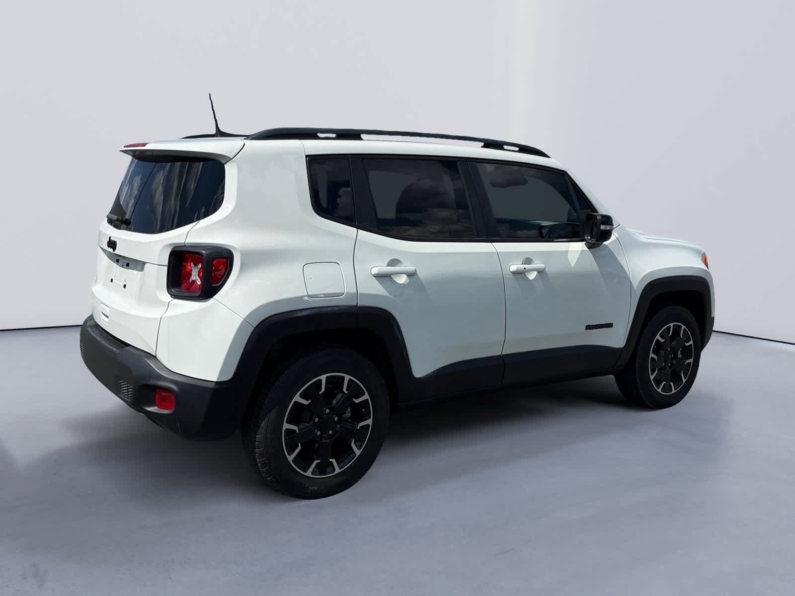 Used 2023 Jeep Renegade Latitude AWD/4WD image 5