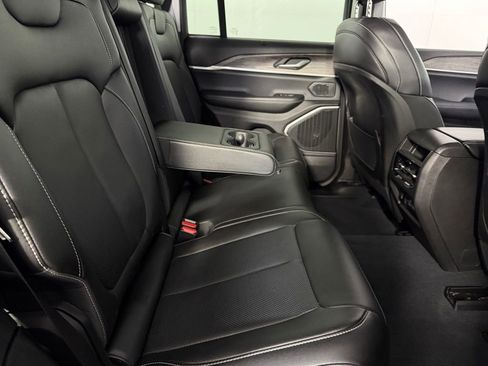 Certified 2023 Jeep Grand Cherokee Limited w/ Luxury Tech Group II image 31