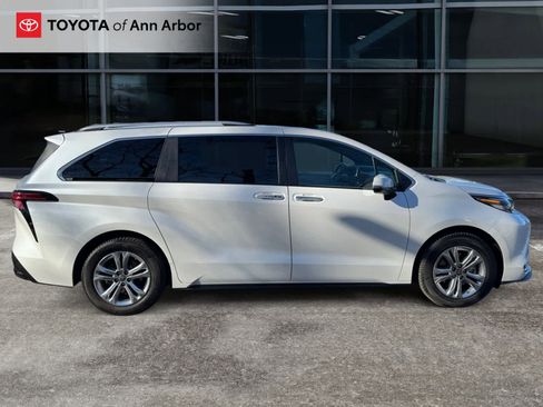Used 2022 Toyota Sienna Platinum image 13