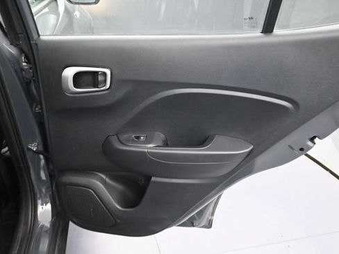 Used 2025 Hyundai Venue SEL FWD image 29