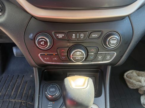 Used 2016 Jeep Cherokee Limited AWD/4WD image 12