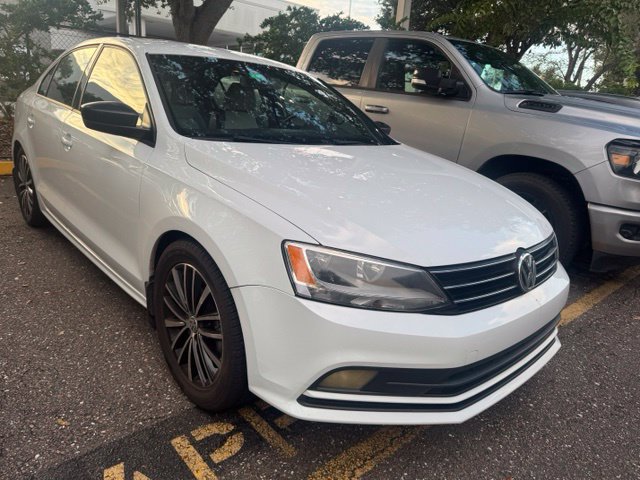 Used 2015 Volkswagen Jetta Sport FWD image 2