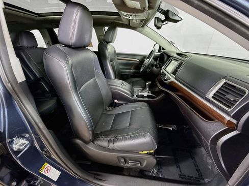 Used 2014 Toyota Highlander Limited Platinum FWD image 35