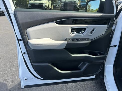 Used 2023 Honda Pilot Touring image 12