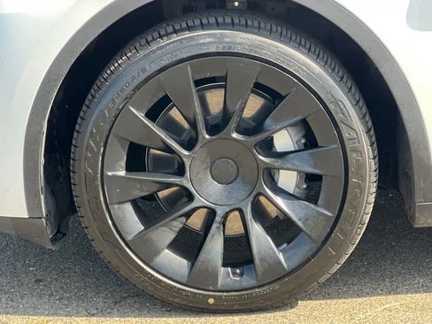 Used 2023 Tesla Model Y Long Range AWD/4WD image 29