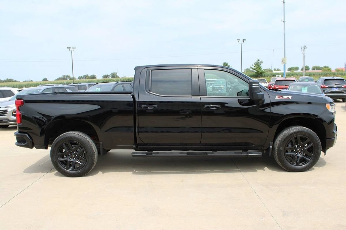 Used 2022 Chevrolet Silverado 1500 RST AWD/4WD image 4